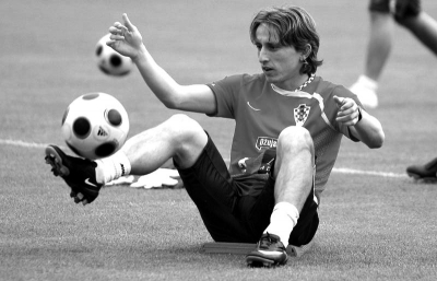 第五人格新晋一姐，初登赛场便已奠定统治地位，新时装在路上了！