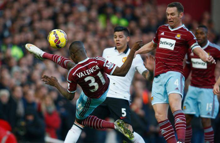 发生了什么？不敌纽卡后，瓜迪奥拉疑似和场边摄影师发生冲突